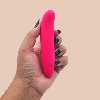 Foto 4 do produto Vibrador Estimulador de Ponto G em Silicone Aveludado com Formato Golfinho, 10 Modos de Vibração, Resistência à Água e Carregamento via USB | 12,5 x 2,5 cm