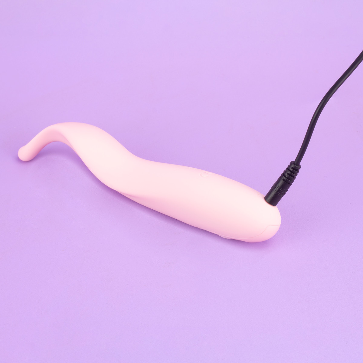 Estimulador de Ponto G e Clitóris em Silicone Macio Com 10 Modos de Vibração e Carregamento USB Magnético - Exclusiva Nadja - 5