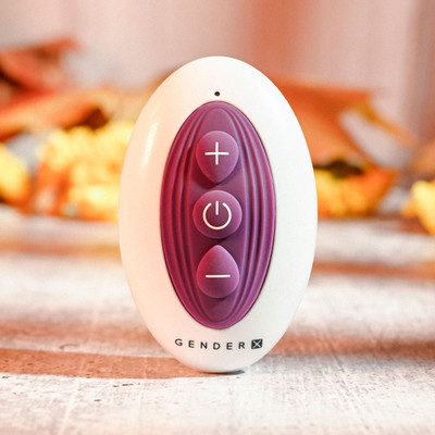 Foto 4 do produto Vibrador e Estimulador em Silicone com 10 Modos de Vibração Potentes, Controle Remoto Sem Fio e Carregamento Via Cabo USB - Gender X Velvet Hammer | 11 x 3,3 cm