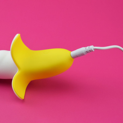 Foto 7 do produto Vibrador em Forma de Banana com 8 Modos de Pulsação, Recarregável e Resistente à Água - La Banana | 13 x 3,4 cm