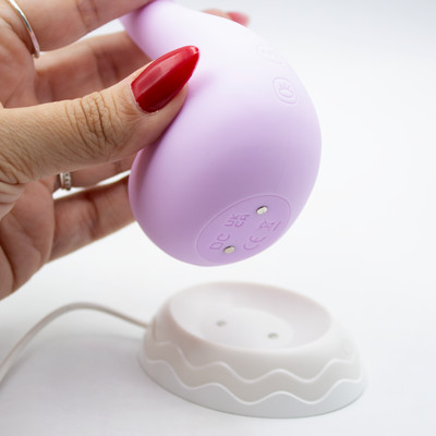 Foto 6 do produto Vibrador com Língua Estimuladora de Clitóris, 7 Modos de Vibração, 7 Tipos de Movimento e Recarregável por Base Magnética - Intt Toys My Dino Licker | Disponível em 2 Cores