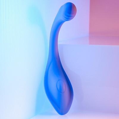Foto 2 do produto Vibrador Massageador para Casais com 9 Modos de Vibração, Recarregável e Controle Remoto Sem Fio - Evolved Anywhere Vibe | 10 x 2,4 cm