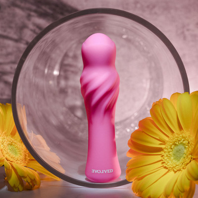 Foto 1 do produto Vibrador Massageador de Clítoris Recarregável em Silicone com 10 Modos de Vibração e Resistência à Água - Evolved Twist & Shout | 13 x 3,5 cm
