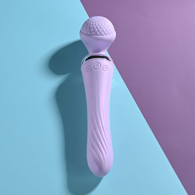 Foto 2 do produto Vibrador Massageador Duplo Varinha Mágica em Silicone com 8 Modos de Vibrações, 5 Ritmos Giratórios e Recarregável - Playboy Pleasure Vibrato | 14 x 3,2 cm