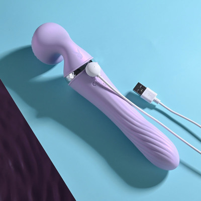 Foto 6 do produto Vibrador Massageador Duplo Varinha Mágica em Silicone com 8 Modos de Vibrações, 5 Ritmos Giratórios e Recarregável - Playboy Pleasure Vibrato | 14 x 3,2 cm