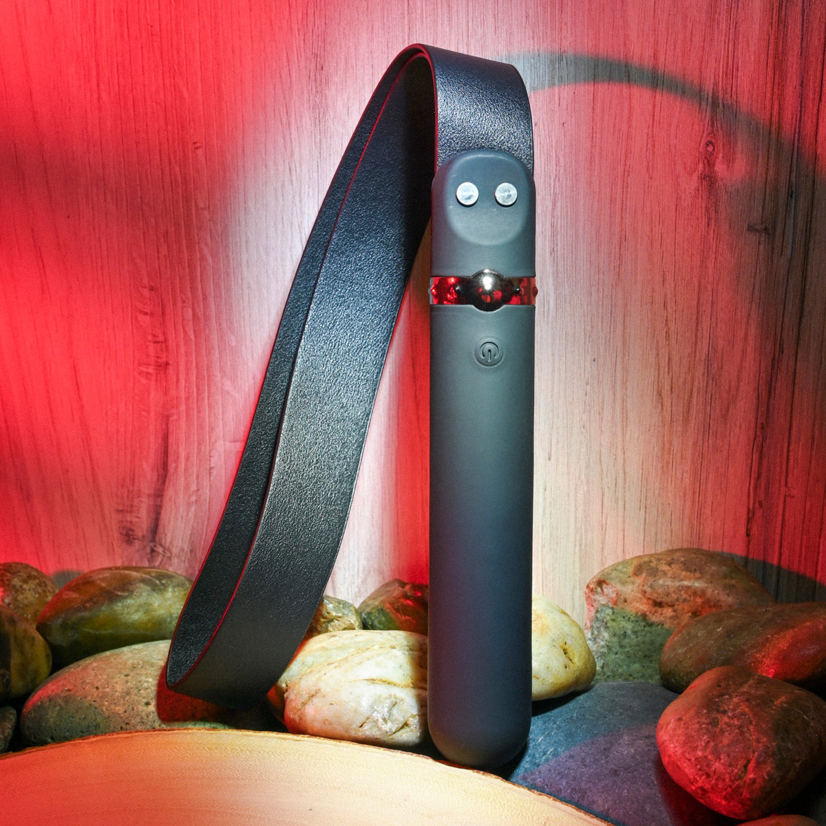 Vibrador Personal Recarregável com 9 Modos de Vibração e Chicote em Couro Sintético - Adam & Eve The Spank Me Vibe | 11,8 x 3 cm - 4