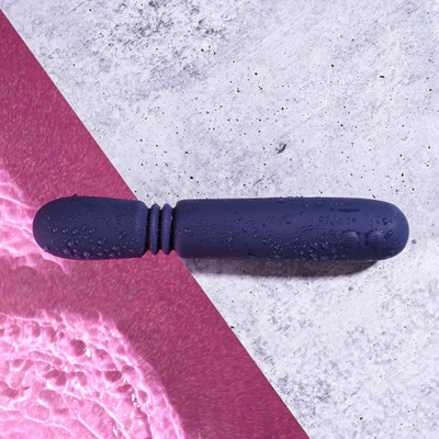 Foto 2 do produto Vibrador Personal Recarregável em Silicone com 2 Motores, 10 Modos de Vibração e 3 Velocidades de Movimento Vai e Vem - Evolved Handy Thruster | 15,5 x 3,5 cm