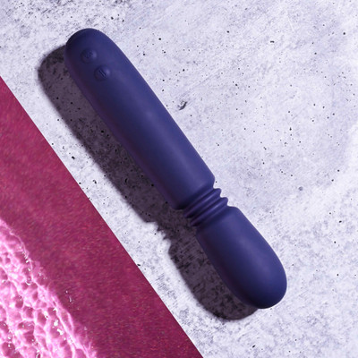 Foto 4 do produto Vibrador Personal Recarregável em Silicone com 2 Motores, 10 Modos de Vibração e 3 Velocidades de Movimento Vai e Vem - Evolved Handy Thruster | 15,5 x 3,5 cm