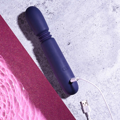 Foto 5 do produto Vibrador Personal Recarregável em Silicone com 2 Motores, 10 Modos de Vibração e 3 Velocidades de Movimento Vai e Vem - Evolved Handy Thruster | 15,5 x 3,5 cm