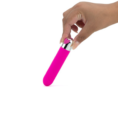 Vibrador Personal em Silicone com Textura Anelar, 12 Modos de Vibração e Recarregável - YouVibe G-Spot Vibrator | 10 x 2,4 cm | Disponível em 2 Cores