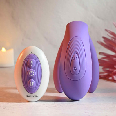 Foto 2 do produto Vibrador de Ponto G Bifurcado e Estimulador de Clitóris em Silicone com 10 Modos de Vibração, 3 Motores e Controle Remoto Sem Fio -  Evolved Petite Tickler | 8 x 3 cm