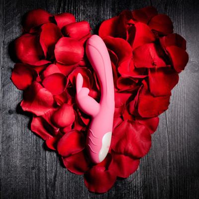Foto 4 do produto Vibrador de Ponto G e Clitóris com Motor Duplo, 10 Modos de Vibração e Carregamento Via Cabo USB - Evolved Bunny Kisses | 11,5 x 3,3 cm