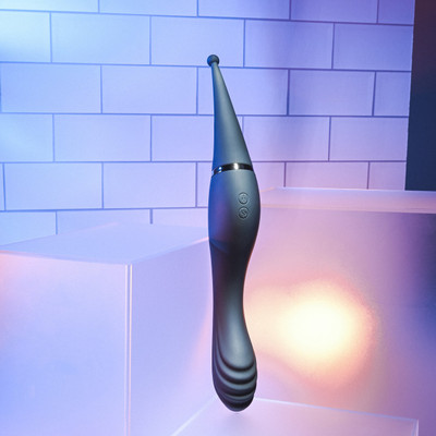 Foto 1 do produto Vibrador de Ponto G e Clitóris com Motor Duplo, 10 Modos de Vibração e Carregamento Via Cabo USB - Evolved Tantalizing Teaser | 13 x 3,5 cm
