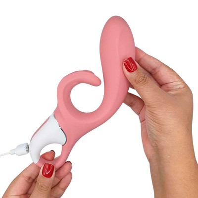 Vibrador de Ponto G e Clitóris com Motor Duplo, 12 Modos de Vibrações Potentes , App Control e Á Prova D'água - Satisfyer Hug Me | Disponível em 2 Cores