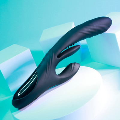 Foto 1 do produto Vibrador de Ponto G e Clitóris Recarregável com 3 Modos Vai e Vem, 7 de Vibrações e 10 Tipos de Batidinhas - Evolved Playboy Pleasure Rapid Rabbit