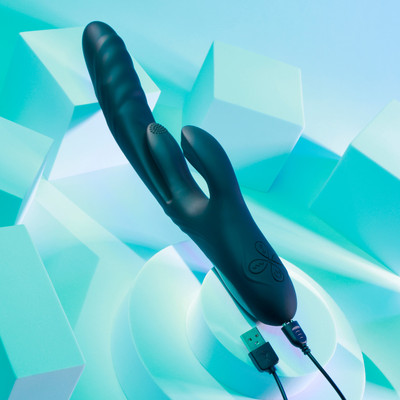 Foto 4 do produto Vibrador de Ponto G e Clitóris Recarregável com 3 Modos Vai e Vem, 7 de Vibrações e 10 Tipos de Batidinhas - Evolved Playboy Pleasure Rapid Rabbit