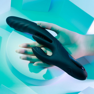 Foto 5 do produto Vibrador de Ponto G e Clitóris Recarregável com 3 Modos Vai e Vem, 7 de Vibrações e 10 Tipos de Batidinhas - Evolved Playboy Pleasure Rapid Rabbit