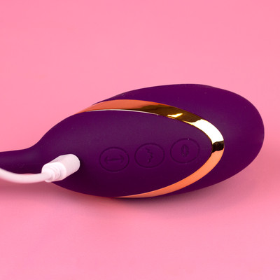 Foto 7 do produto Vibrador de Ponto G e Clitóris em Silicone com 10 Modos de Vibração, 5 Níveis de Pulsação e 9 Tipos de Vai e Vem - Exclusiva Valentina | 13 x 3,5 cm