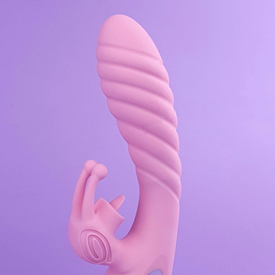 Foto 2 do produto Vibrador de Ponto G e Clitóris em Silicone com 36 Modos de Vibração e Carregamento via Cabo USB Magnético - Vicky PowerFul Vibration | 12,5 x 3,4 cm