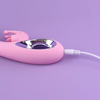 Foto 4 do produto Vibrador de Ponto G e Clitóris em Silicone com 36 Modos de Vibração e Carregamento via Cabo USB Magnético - Vicky PowerFul Vibration | 12,5 x 3,4 cm