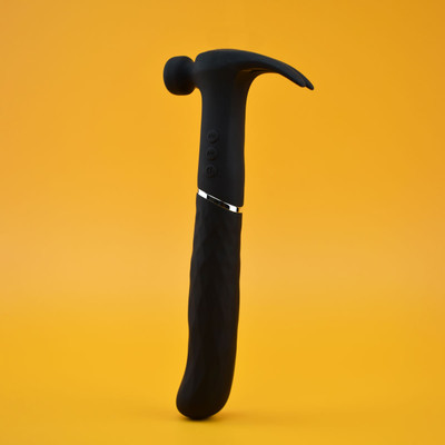 Foto 3 do produto Vibrador de Ponto G e Clitóris em Silicone no Formato de Martelo com Motor Duplo, 10 Modos de Vibração e 3 Níveis de Intensidade - Sweet Hammer | Disponível em 4 Cores