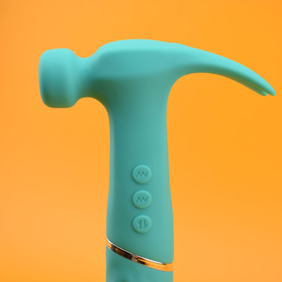 Foto 8 do produto Vibrador de Ponto G e Clitóris em Silicone no Formato de Martelo com Motor Duplo, 10 Modos de Vibração e 3 Níveis de Intensidade - Sweet Hammer | Disponível em 4 Cores