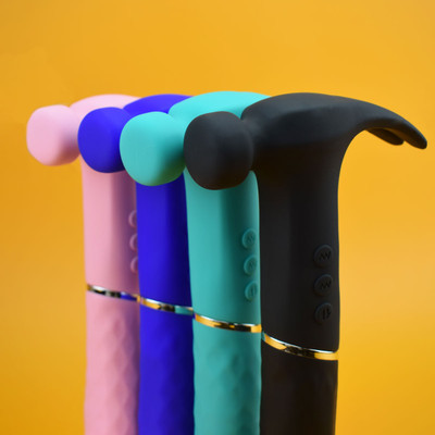 Foto 2 do produto Vibrador de Ponto G e Clitóris em Silicone no Formato de Martelo com Motor Duplo, 10 Modos de Vibração e 3 Níveis de Intensidade - Sweet Hammer | Disponível em 4 Cores