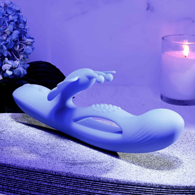 Foto 3 do produto Vibrador de Ponto G e Clitóris em Silicone, Motor Duplo com 10 Modos de Vibrações e Recarregável - Evolved Butterfly Dreams | 14,5 x 3,2 cm