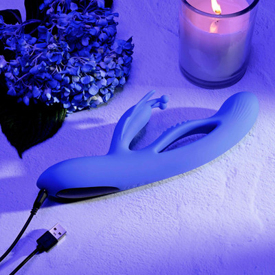 Foto 5 do produto Vibrador de Ponto G e Clitóris em Silicone, Motor Duplo com 10 Modos de Vibrações e Recarregável - Evolved Butterfly Dreams | 14,5 x 3,2 cm