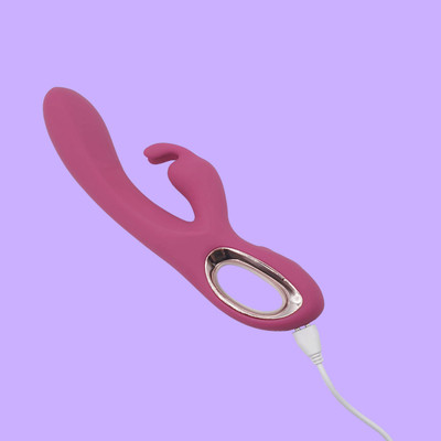 Foto 5 do produto Vibrador de Ponto G e Estimulador Clitoriano em Silicone no Formato de Coelho com 10 Modos de Vibração e Carregamento USB - Rabbit Gentleman | 13 x 3,5 cm