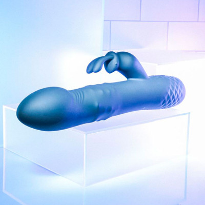 Foto 3 do produto Vibrador de Ponto G com Estimulador de Clitóris em Forma de Coelho, Rotação e 10 Modos de Vibração - Evolved Bodacious Bunny