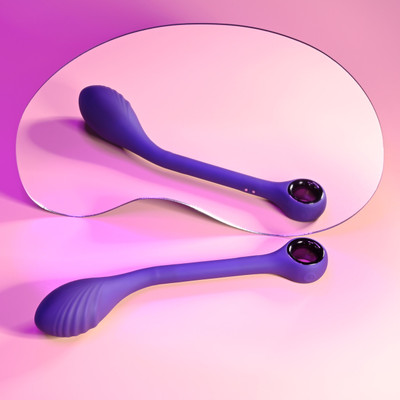 Vibrador de Ponto G com Haste Fina e Articulável, 7 Modos de Vibração e Carregamento via Cabo USB - Evolved Playboy Spot On | 18,5 x 3,4 cm