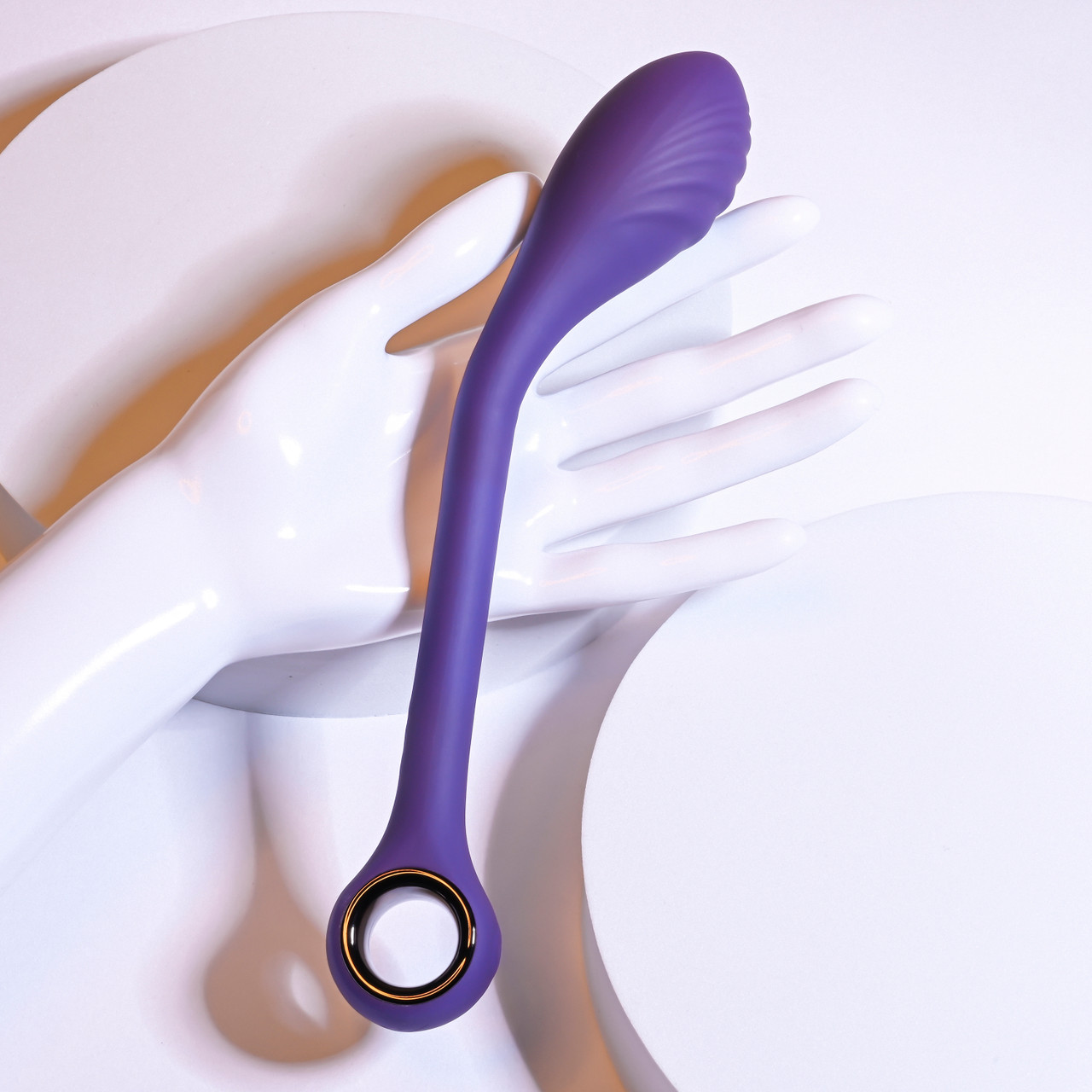 Vibrador de Ponto G com Haste Fina e Articulável, 7 Modos de Vibração e Carregamento via Cabo USB - Evolved Playboy Spot On | 18,5 x 3,4 cm - 5