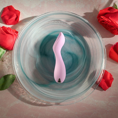 Foto 2 do produto Mini Vibrador de Ponto G em Silicone com 10 Modos de Vibração e Recarregável - Evolved Lilac G | 8 x 2,5 cm