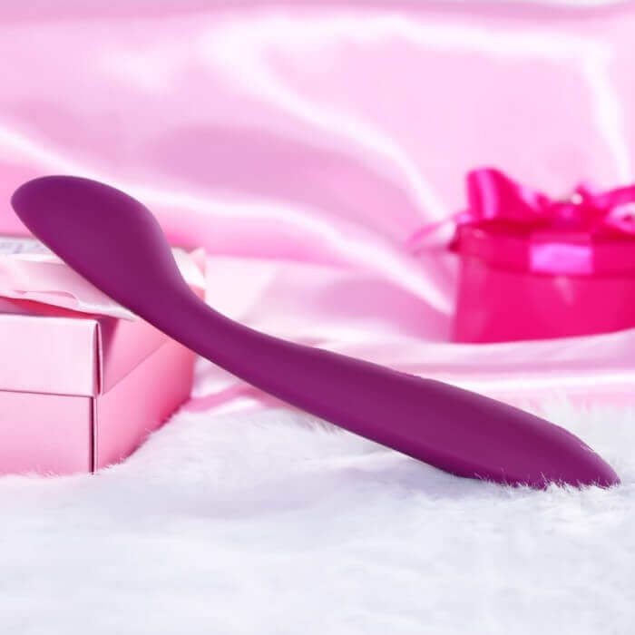 Vibrador Ponto G Recarregável com Ponta Achatada Estimuladora e 5 Modos de Vibração - Svakom Keri | 17,2 x 2,2 cm | Disponível em 2 Cores - 10