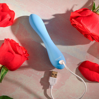 Foto 4 do produto Vibrador de Ponto G Recarregável em Silicone com 10 Modos de Vibração - Evolved Blue Crush | 8,5 x 2,3 cm