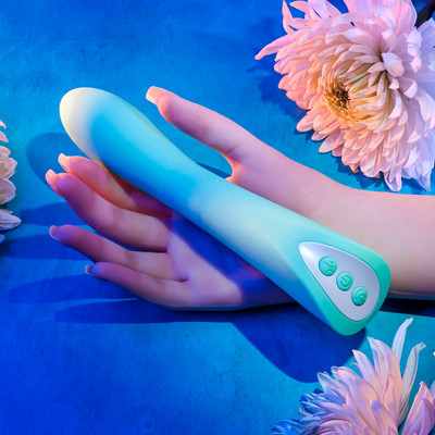 Foto 6 do produto Vibrador de Ponto G em Silicone com 10 Modos de Vibração, 3 Velocidades de Dedilhado, Recarregável e Resistente À Água - Evolved Come With Me | 13,5 x 3,5 cm