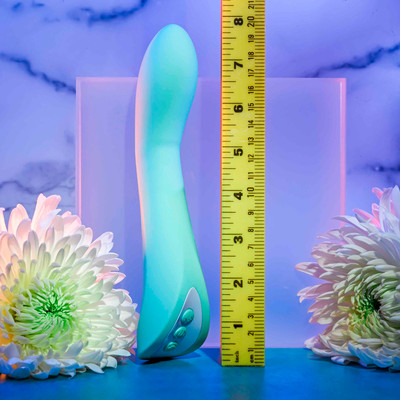 Foto 2 do produto Vibrador de Ponto G em Silicone com 10 Modos de Vibração, 3 Velocidades de Dedilhado, Recarregável e Resistente À Água - Evolved Come With Me | 13,5 x 3,5 cm