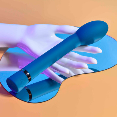 Foto 4 do produto Vibrador de Ponto G em Silicone com 10 Modos de Vibrações e Recarregável via Cabo USB - Evolved Playboy Pleasure On The spot | 19 x 3,8 cm