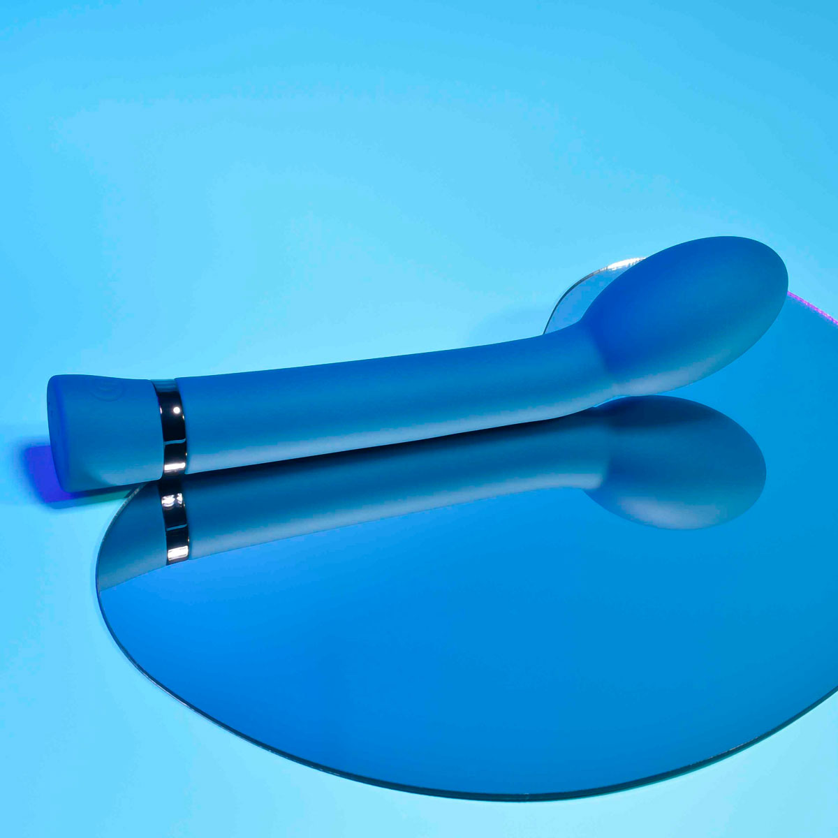 Vibrador de Ponto G em Silicone com 10 Modos de Vibrações e Recarregável via Cabo USB - Evolved Playboy Pleasure On The spot | 19 x 3,8 cm - 2