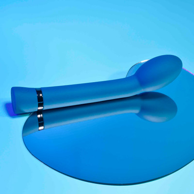 Foto 2 do produto Vibrador de Ponto G em Silicone com 10 Modos de Vibrações e Recarregável via Cabo USB - Evolved Playboy Pleasure On The spot | 19 x 3,8 cm