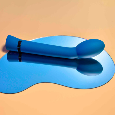 Foto 1 do produto Vibrador de Ponto G em Silicone com 10 Modos de Vibrações e Recarregável via Cabo USB - Evolved Playboy Pleasure On The spot | 19 x 3,8 cm