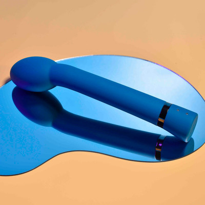 Foto 3 do produto Vibrador de Ponto G em Silicone com 10 Modos de Vibrações e Recarregável via Cabo USB - Evolved Playboy Pleasure On The spot | 19 x 3,8 cm