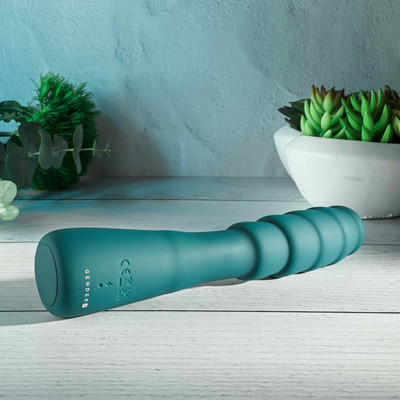 Foto 2 do produto Vibrador de Ponto G em Silicone com 12 Modos de Vibrações e Recarregável - Gender X Scorpion | 16,5 x 3,5 cm