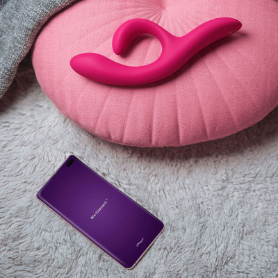 Vibrador de Ponto G em Silicone com 13 Vibrações, Plug Lateral, Aplicativo para Controle de Vibração e Recarregável - We-Vibe Nova 2 | 22 x 3,5 cm