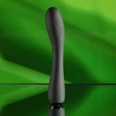 Foto 2 do produto Vibrador de Ponto G em Silicone com Ponta Texturizada, 10 Modos de Vibração e Recarregável - Selopa Midnight Magic | 15,5 x 3,6 cm