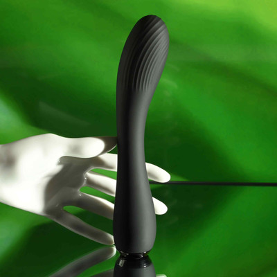 Foto 8 do produto Vibrador de Ponto G em Silicone com Ponta Texturizada, 10 Modos de Vibração e Recarregável - Selopa Midnight Magic | 15,5 x 3,6 cm