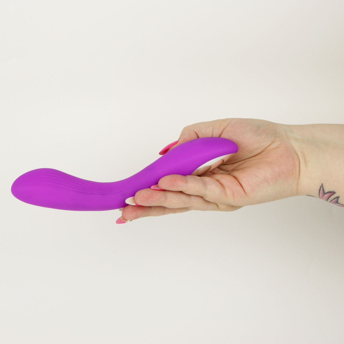 Vibrador de Ponto G em Silicone com Texturas Anelares, 7 Modos de Vibração e Carregamento via Cabo USB - Topo Toys Enjoy Irvini | 12,5 x 3,2 cm | Disponível em 2 Cores - 7
