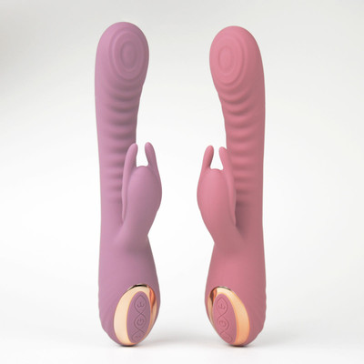 Foto 1 do produto Vibrador de Ponto G com Texturas Ondulares e Clitóris em Forma de Coelho, 10 Modos de Vibração e 5 Níveis de Velocidade de Pulsação - Topo Toys Essencial Throb Bunny | Disponível em 2 Cores