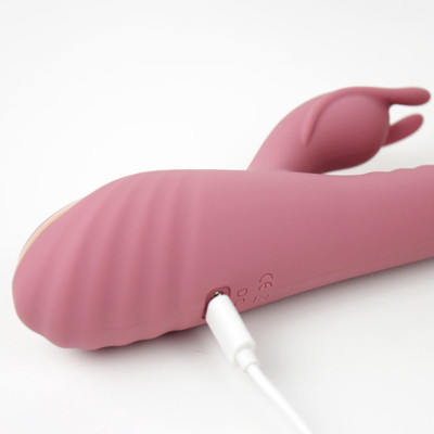 Foto 3 do produto Vibrador de Ponto G com Texturas Ondulares e Clitóris em Forma de Coelho, 10 Modos de Vibração e 5 Níveis de Velocidade de Pulsação - Topo Toys Essencial Throb Bunny | Disponível em 2 Cores